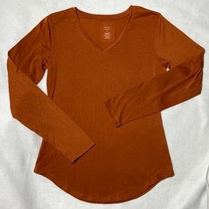 Jennifer Lauren V Neck Long Sleeve Top. Medium. Pumpkin Color. NWOT